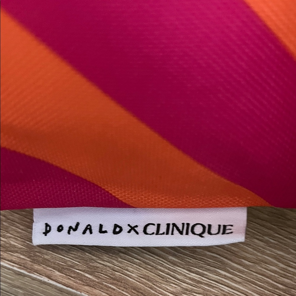 Clinique Cosmetic Pouch - Picture 2 of 3